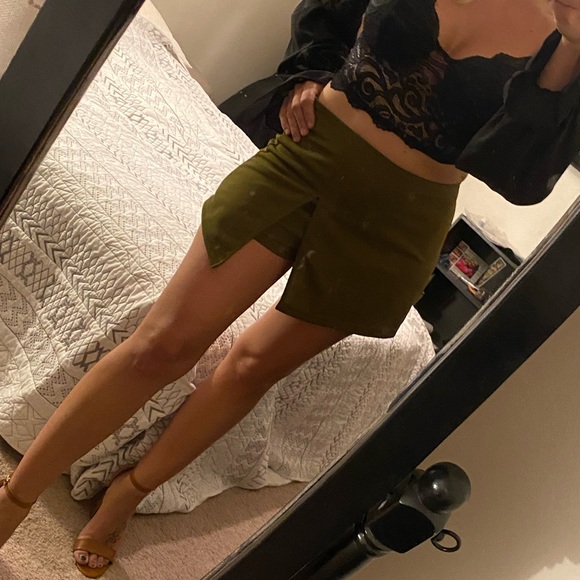 Army green skort with front slit - Picture 2 of 4